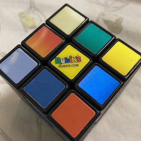 Set of 2 Rubik’s Cubes (unsolved) - Picture 3 of 5